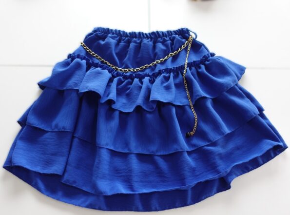 Spódnica mini z falbanką i łańcuszkiem Enfa niebieska