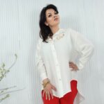 Koszula z wiskozy z aplikacją LA biała Plus Size