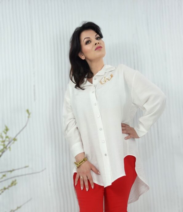 Koszula z wiskozy z aplikacją LA biała Plus Size