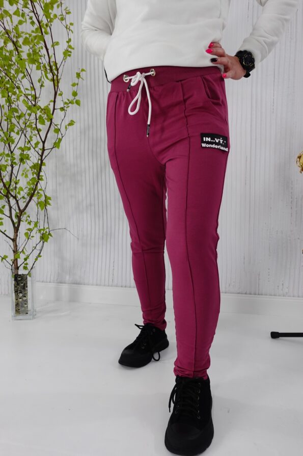 Spodnie dresowe Megi INVT  Wonderland bordowe