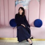 Plisowana elegancka sukienka z dzianinową górą granatowa