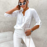 Elegancka bluzka koszulowa ze stójką Moon biała Elegancka bluzka koszulowa ze stójką Moon biała