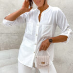 Elegancka bluzka koszulowa ze stójką Moon biała Elegancka bluzka koszulowa ze stójką Moon biała