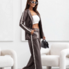 Elegancki dresowy garnitur damski z lampasami Mocha Mousse - czekoladowy