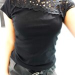 Bluzka bawełniana z koronkowym dekoltem czarna uni