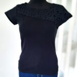 Bluzka bawełniana z koronkowym dekoltem czarna uni